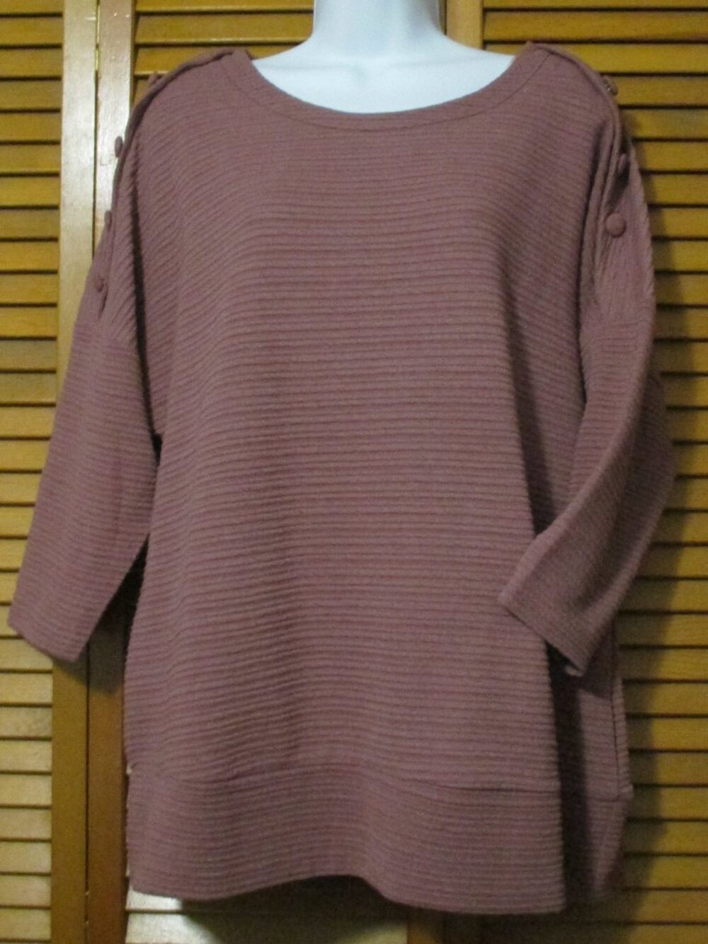 New York Laundry top 3/4 sleeve stretchy knit with shoulder buttons size L